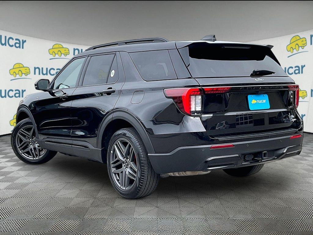 2025 Ford Explorer — photo 4