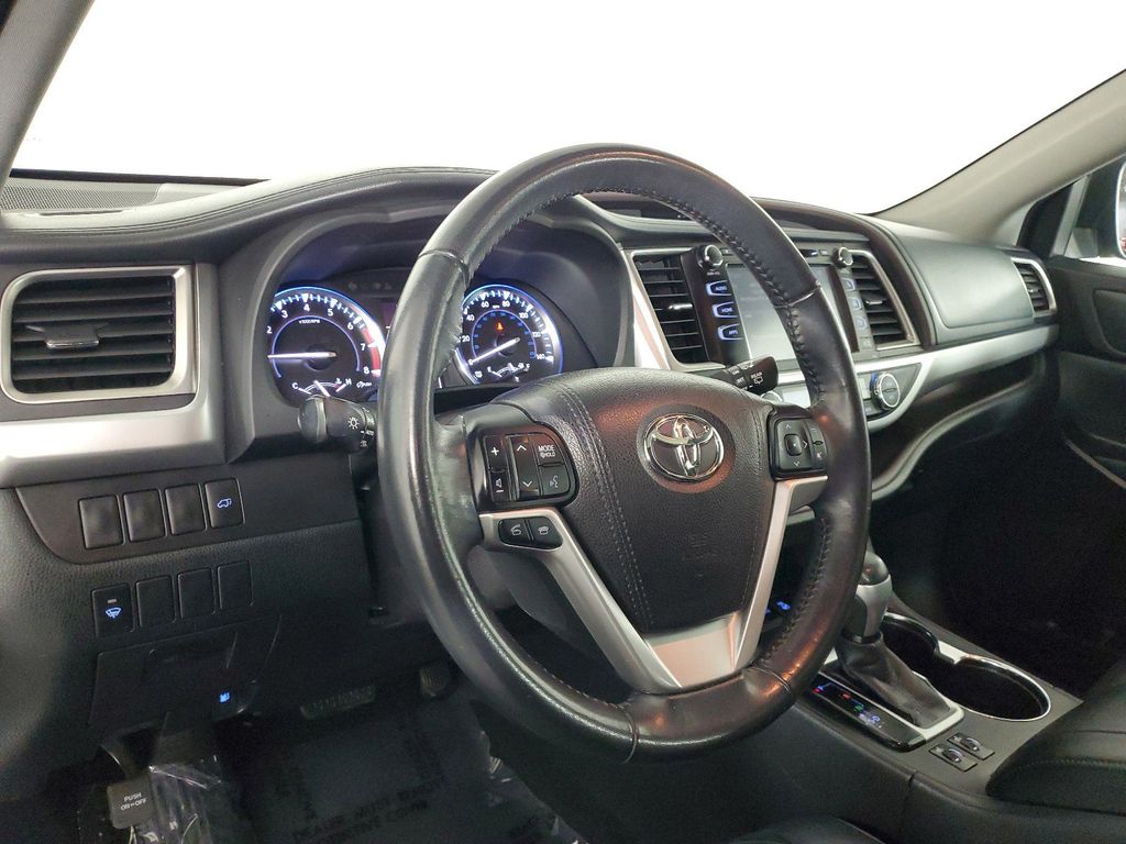 2015 Toyota Highlander XLE V6 24