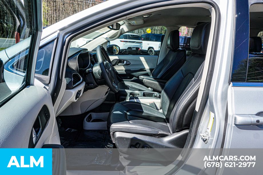 Used 2024 Silver Chrysler Touring L image 19