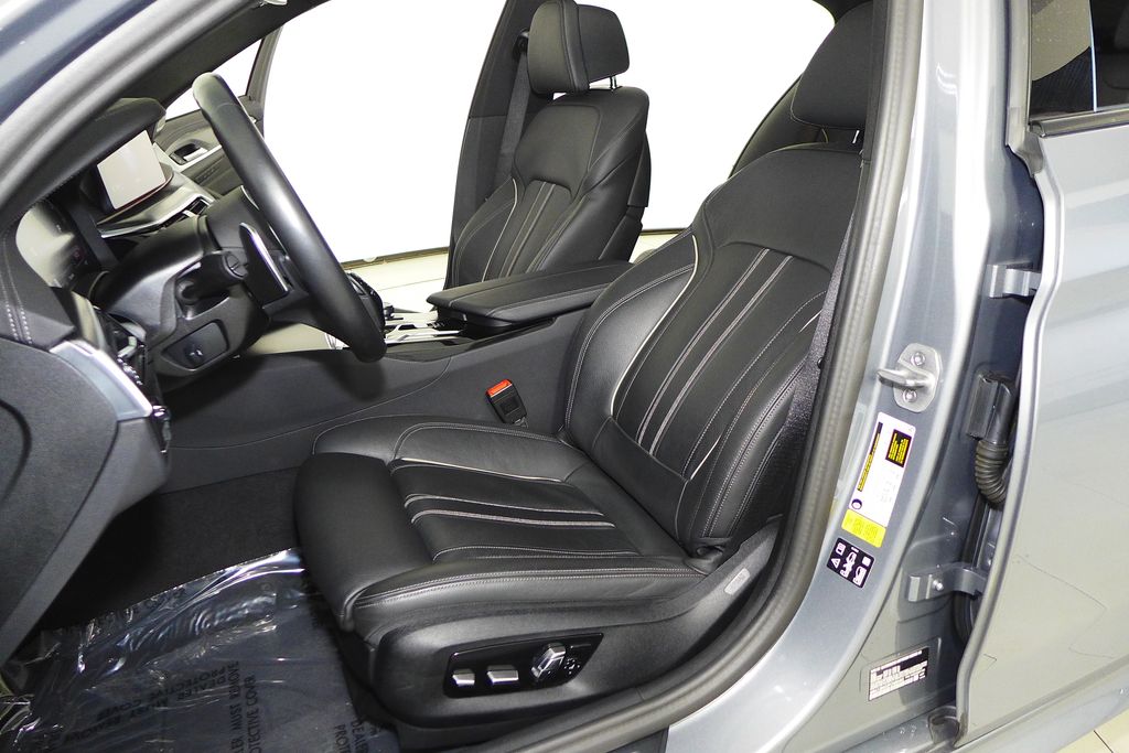 Thumbnail: 2023 BMW 5 Series - 21