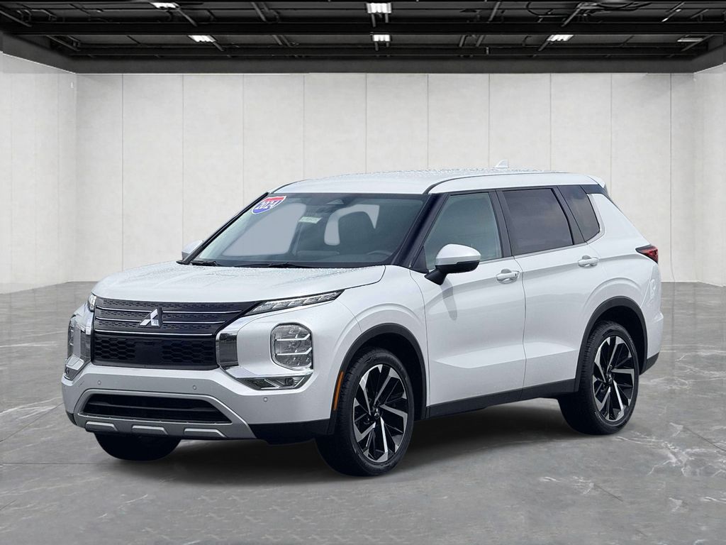 Silver 2024 Mitsubishi Outlander SE FWD SUV / Crossover Front-Wheel Drive Continuously Variable Transmission