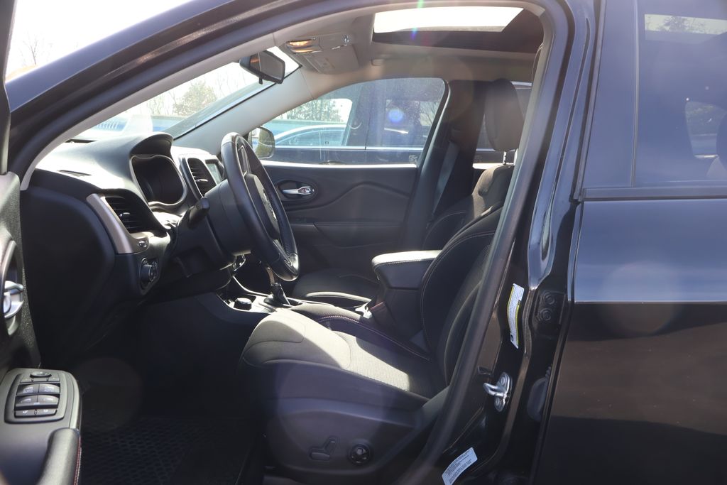 2016 Jeep Cherokee 75th Anniversary Edition 13