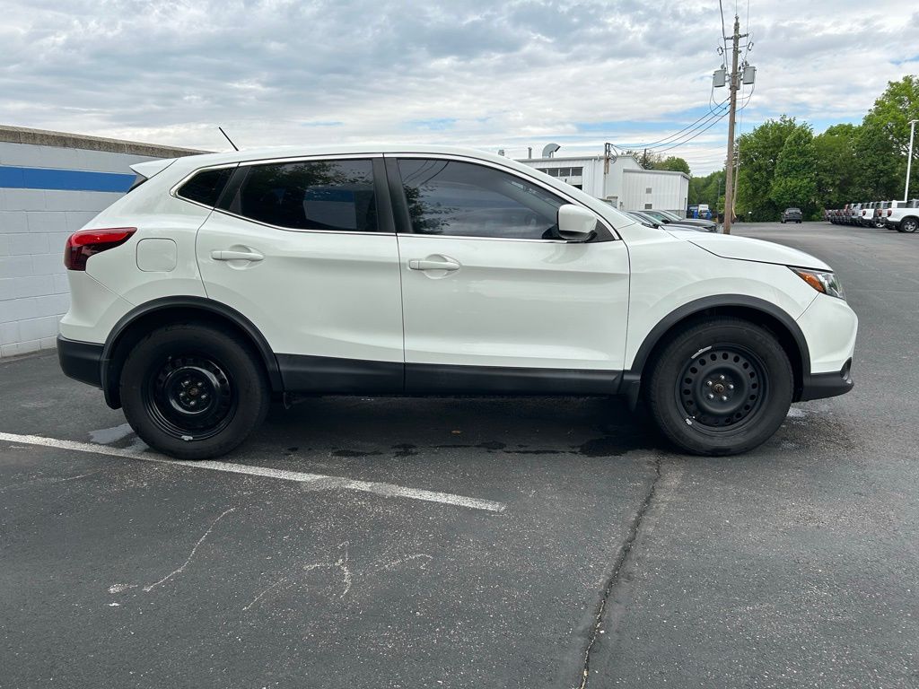 2017 Nissan Rogue Sport S 5