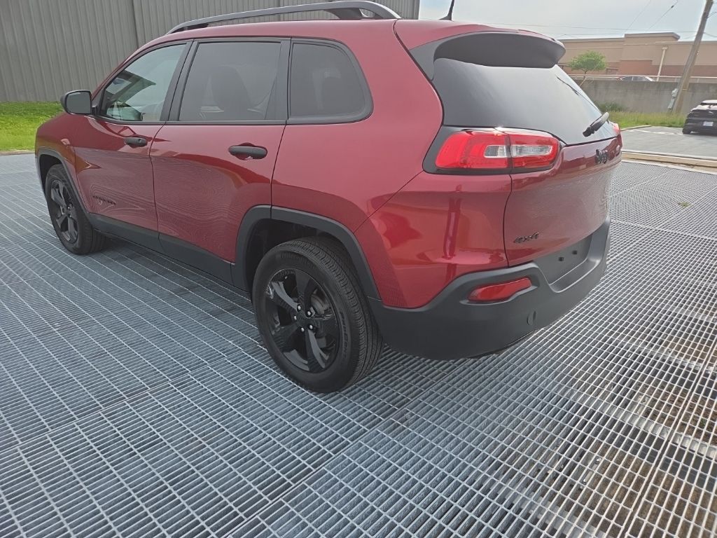 Used 2017 Red Jeep Sport image 3