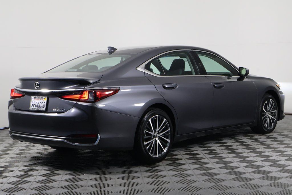 Thumbnail: 2025 Lexus ES - 4