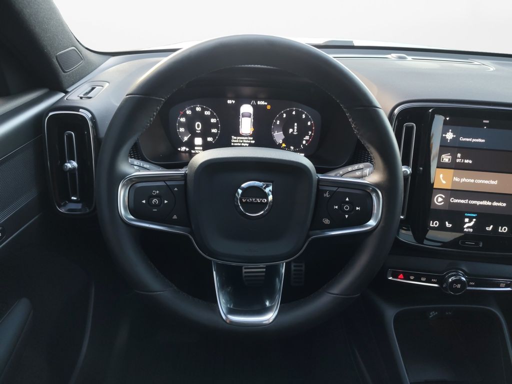 Used Car 2022 Volvo Xc40  R-design For Sale Under $30,000 In Austin, Texas