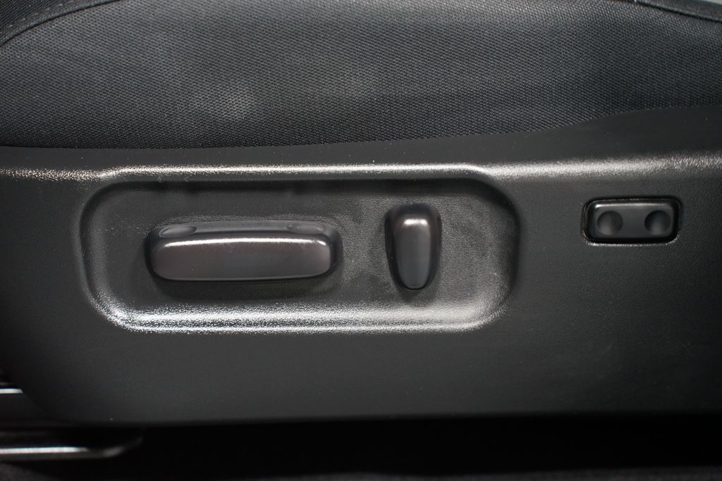 Thumbnail: 2023 Toyota Tacoma - 32