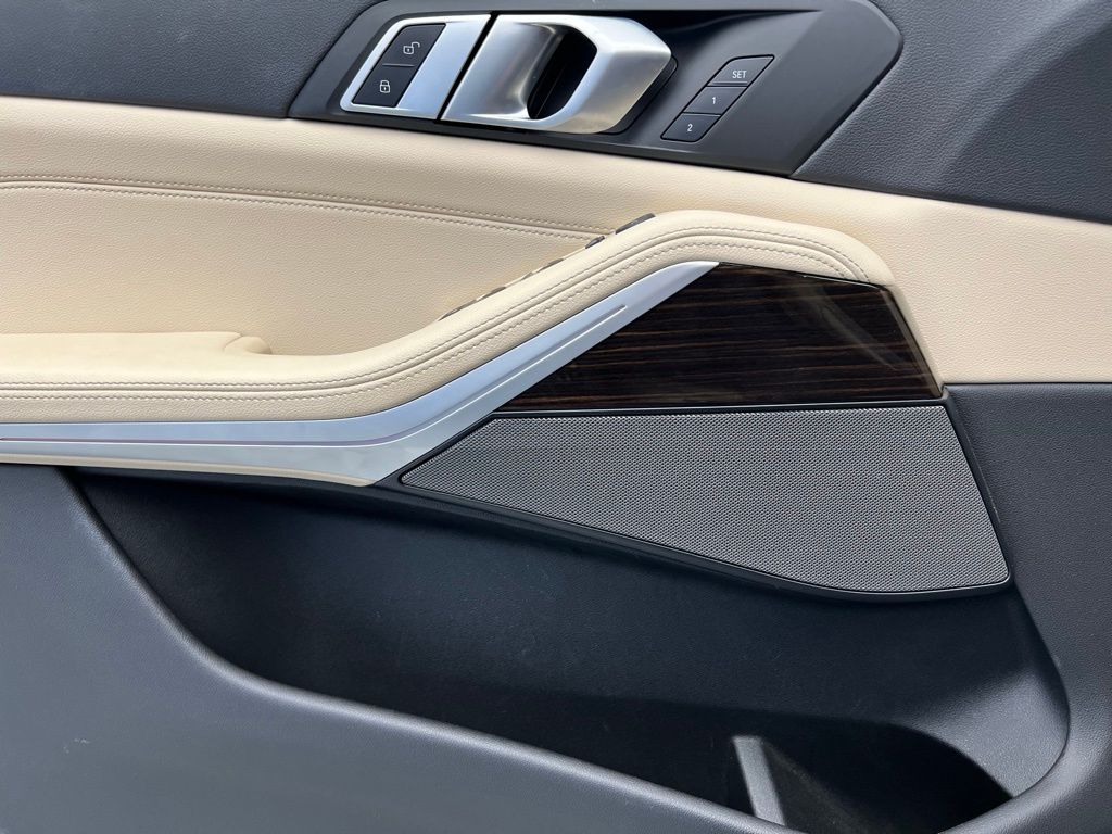 Thumbnail: 2021 BMW X5 - 21