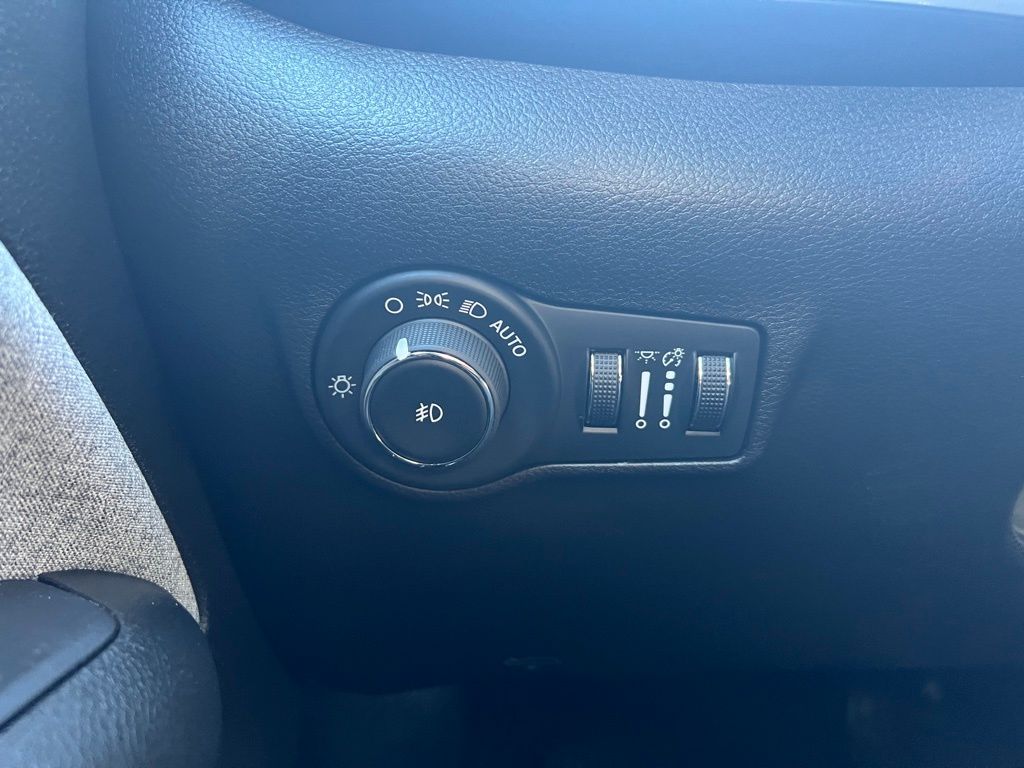 Thumbnail: 2024 Jeep Compass - 17