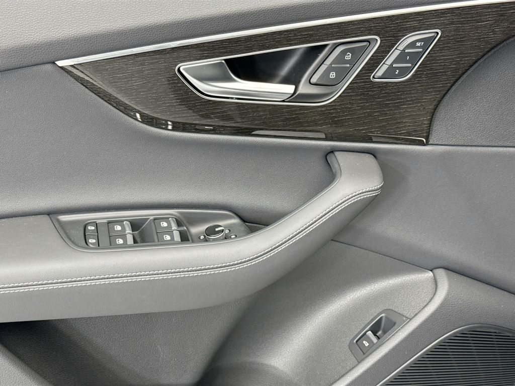 Thumbnail: 2026 Audi Q7 - 24