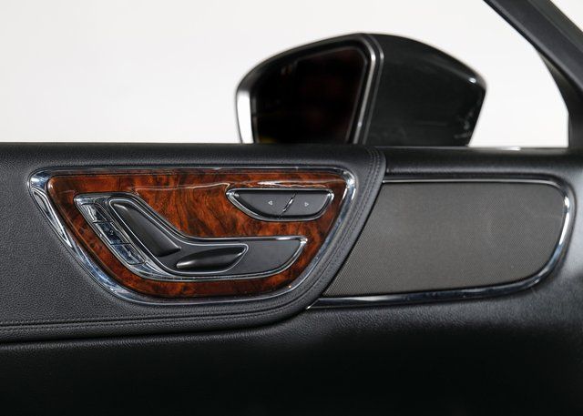 2018 Lincoln Continental Premiere photo 24