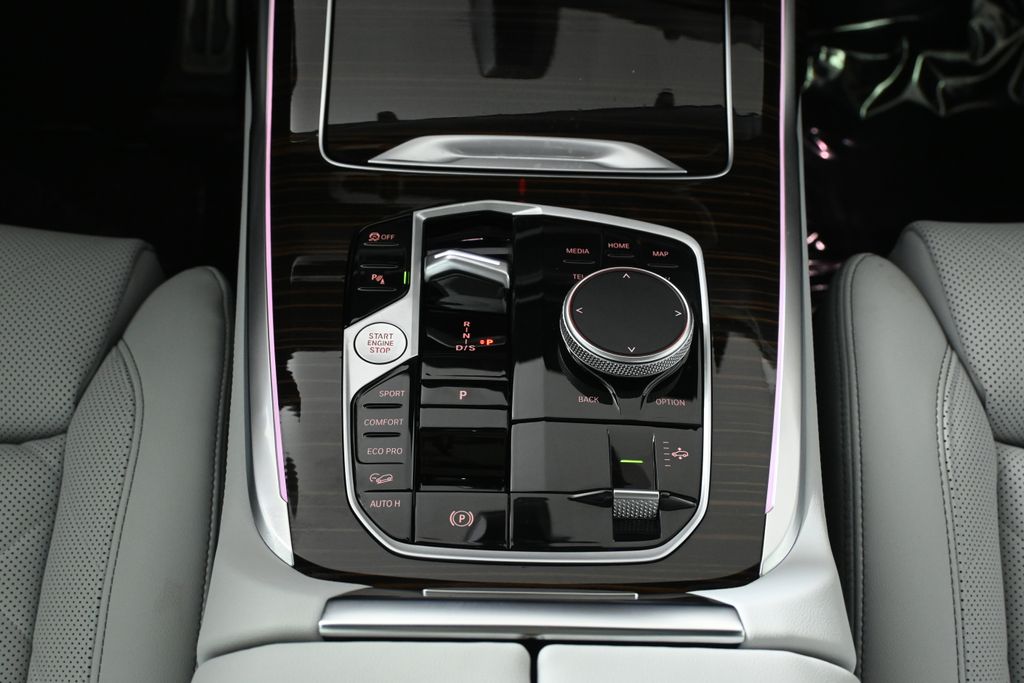 Thumbnail: 2026 BMW X7 - 24