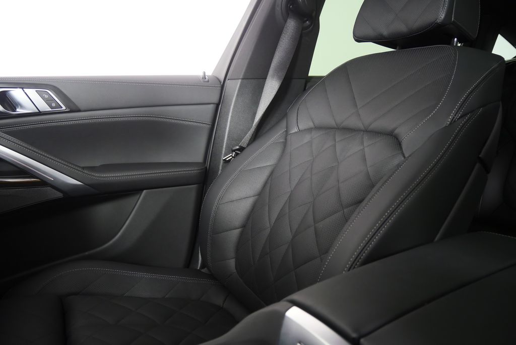 Thumbnail: 2025 BMW X6 - 29