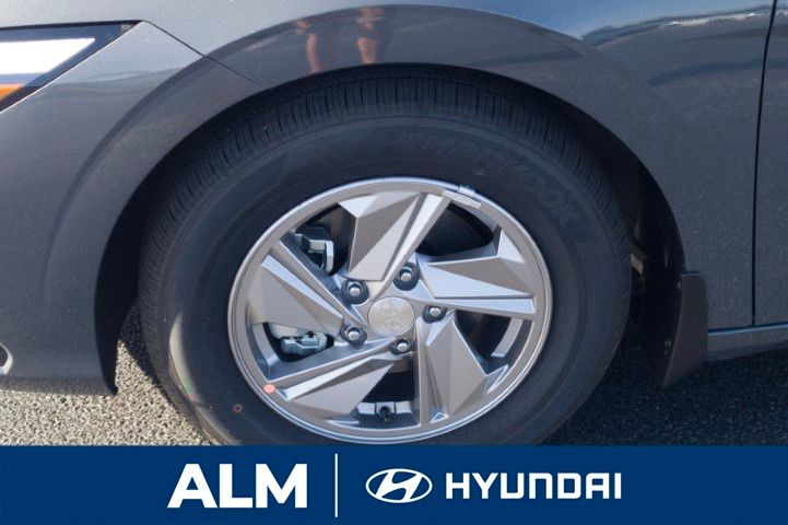 2025 Hyundai Elantra SE photo 11
