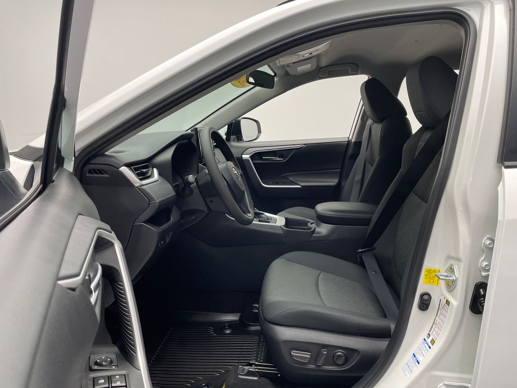 2021 Toyota RAV4 XLE 12