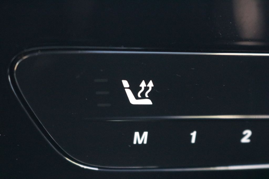 Used 2025  Mercedes-Benz GLC 300 image 23