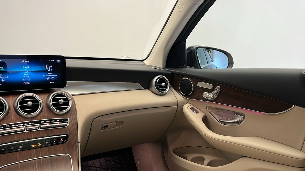 2022 Mercedes-Benz GLC 300 26