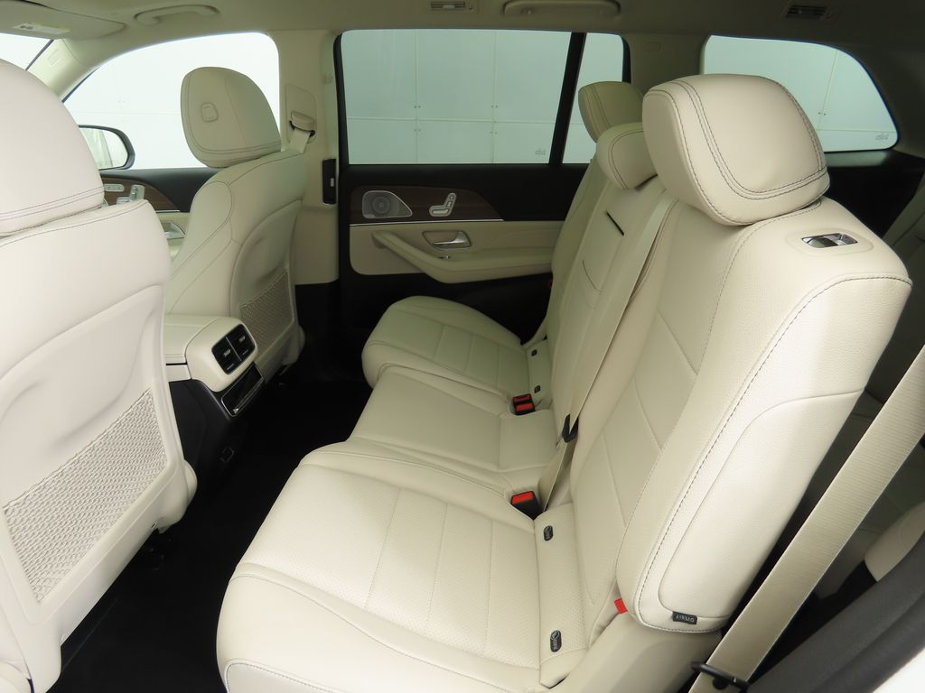2025 Mercedes-Benz GLS 450 4MATIC 22