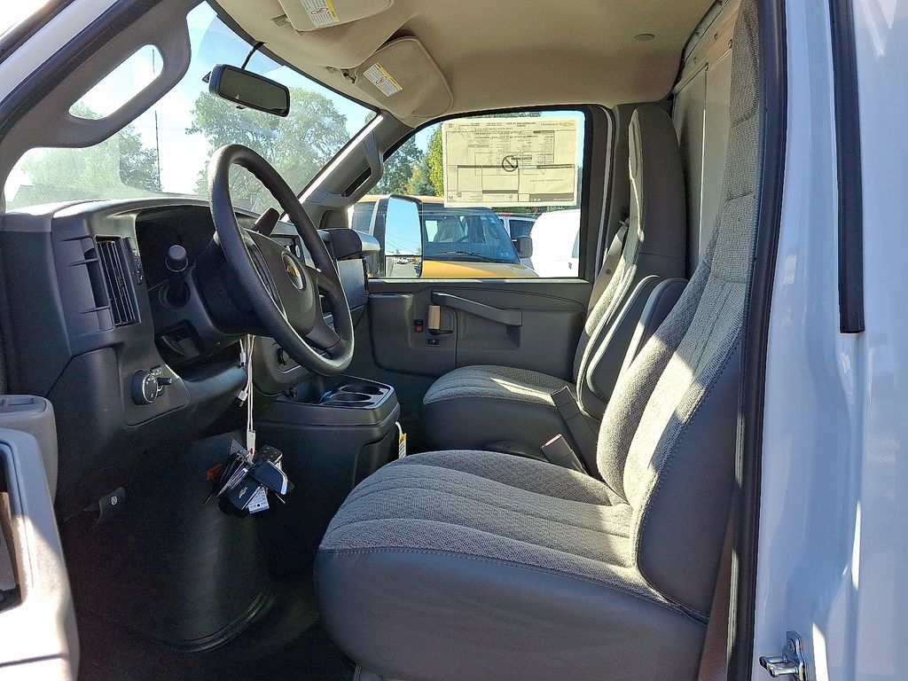 2025 Chevrolet Express 3500 Work Van - 9