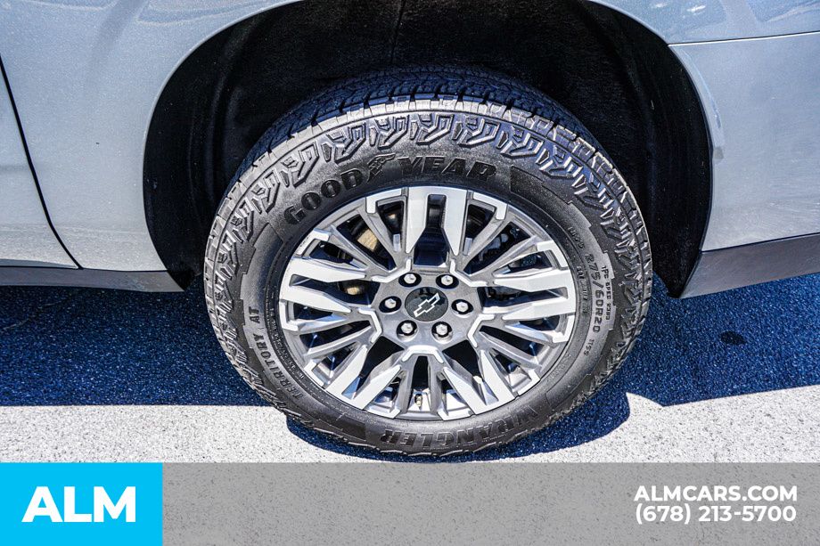 Used 2025 Gray Chevrolet Z71 image 17