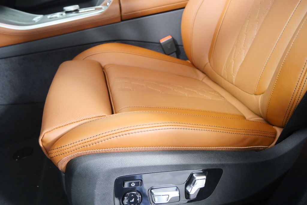 Thumbnail: 2026 BMW X5 - 10