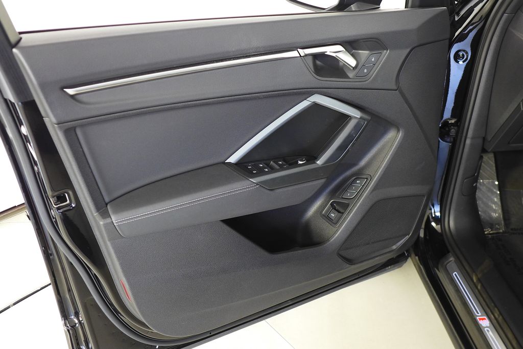 Thumbnail: 2022 Audi Q3 - 11