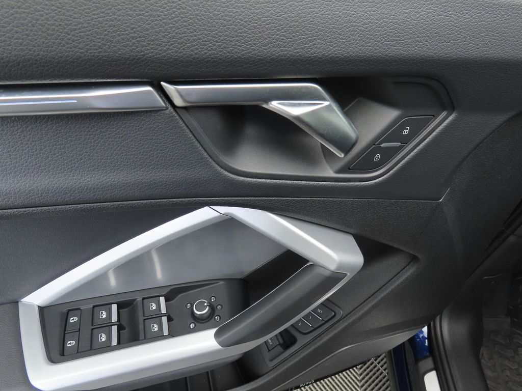 Thumbnail: 2025 Audi Q3 - 23