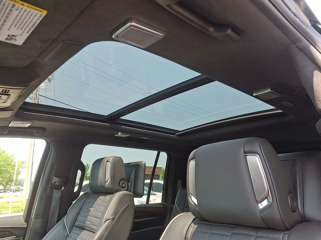 2024 Cadillac Escalade ESV Sport Platinum 17