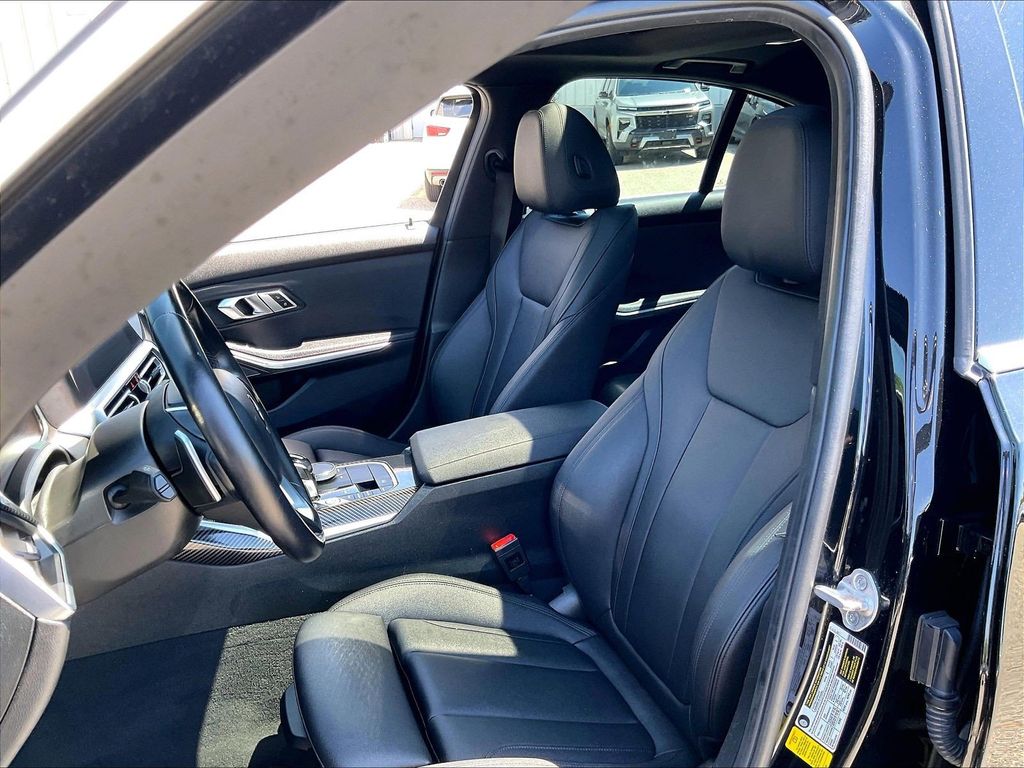2021 BMW 3 Series — photo 10