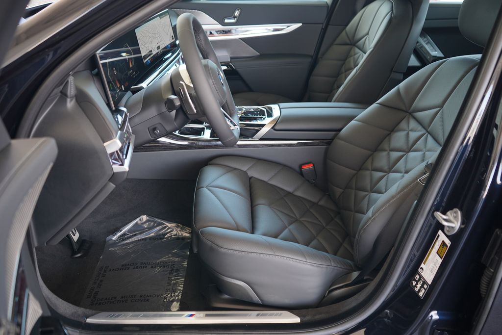 2025 BMW 7 Series 740i xDrive 11
