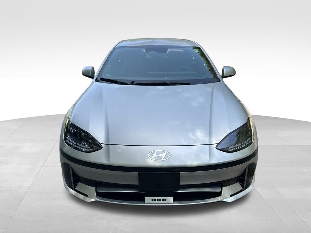Used 2024 Gold Hyundai SEL image 9