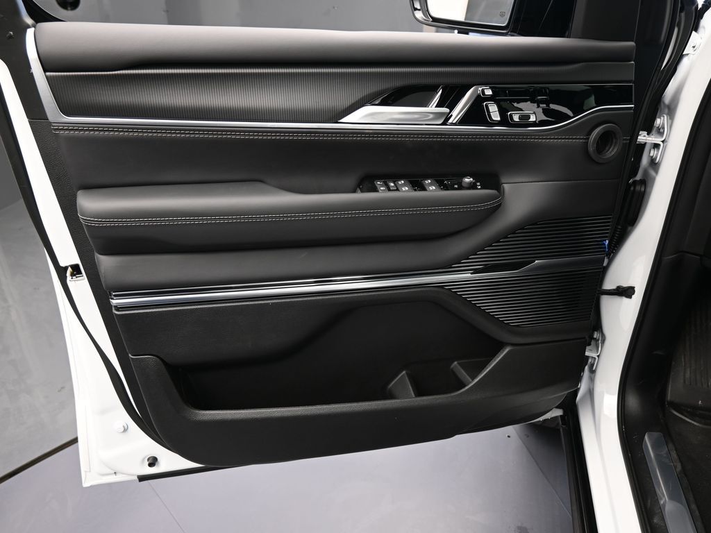 New 2026 Bright White Clearcoat Jeep Summit Obsidian image 13