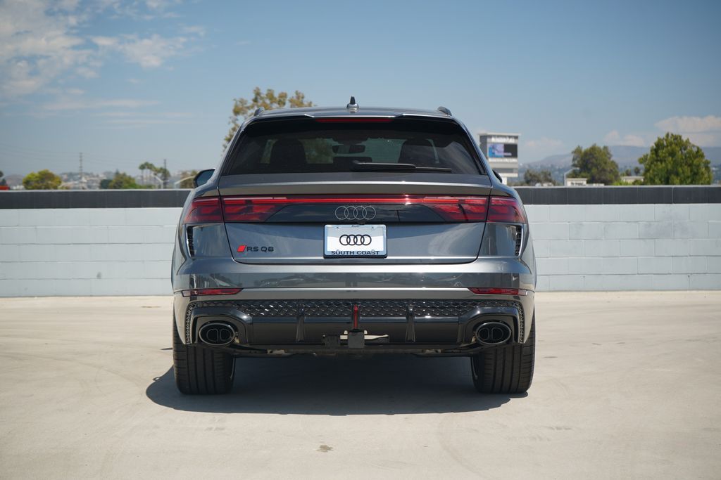 Thumbnail: 2026 Audi RS Q8 - 4