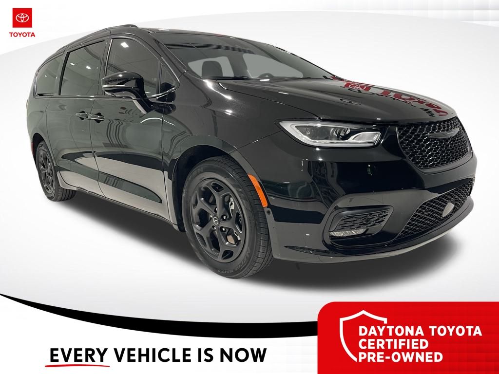 2025 Chrysler Pacifica PHEV Select's photo