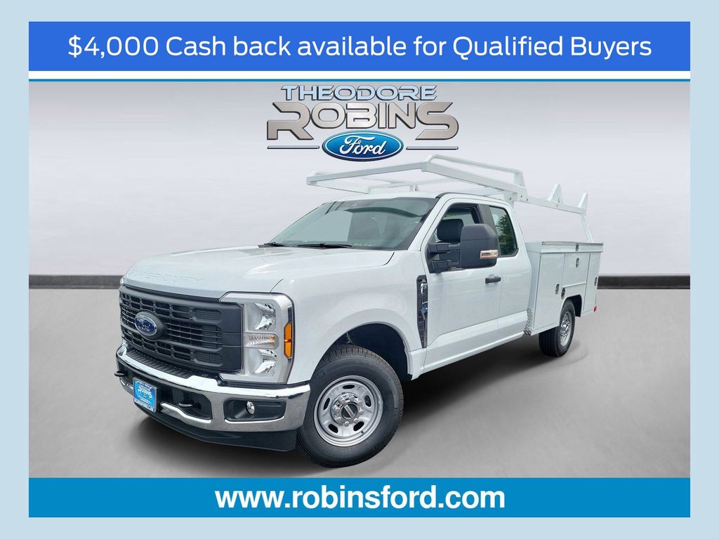Oxford White 2026 Ford F-250 Super Duty Pickup Truck 4X2 Automatic