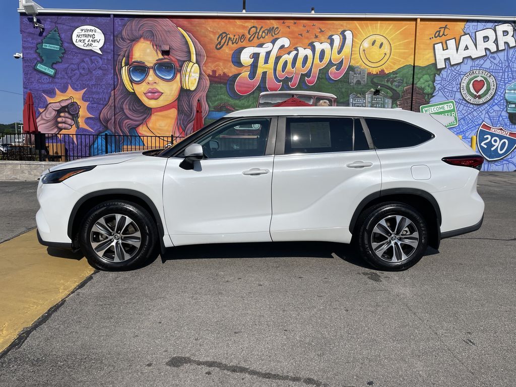 Used 2023 Toyota Highlander SUV