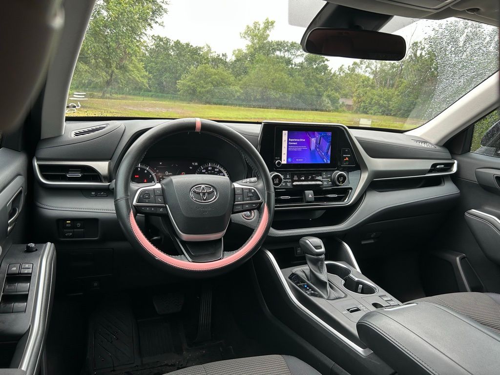 2023 Toyota Highlander LE 11
