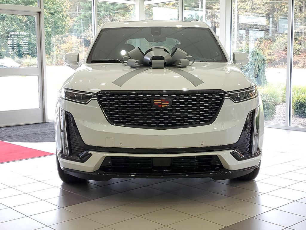 2025 Cadillac XT6 Premium Luxury 2