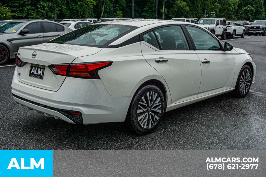 Used 2025 White Nissan 2.5 SV image 6