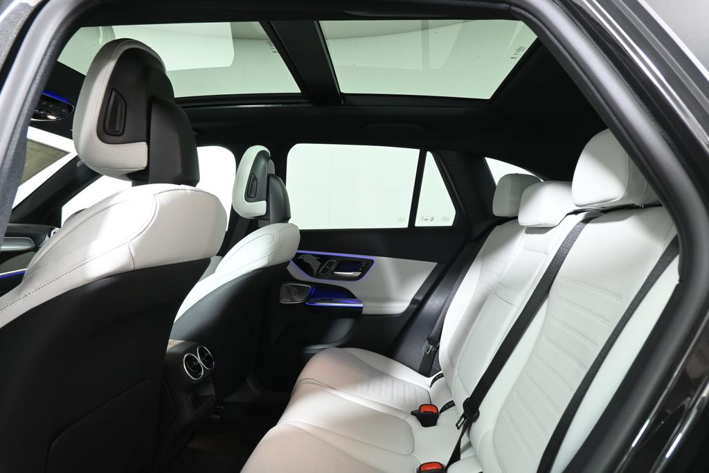 2025 Mercedes-Benz GLC 300 24