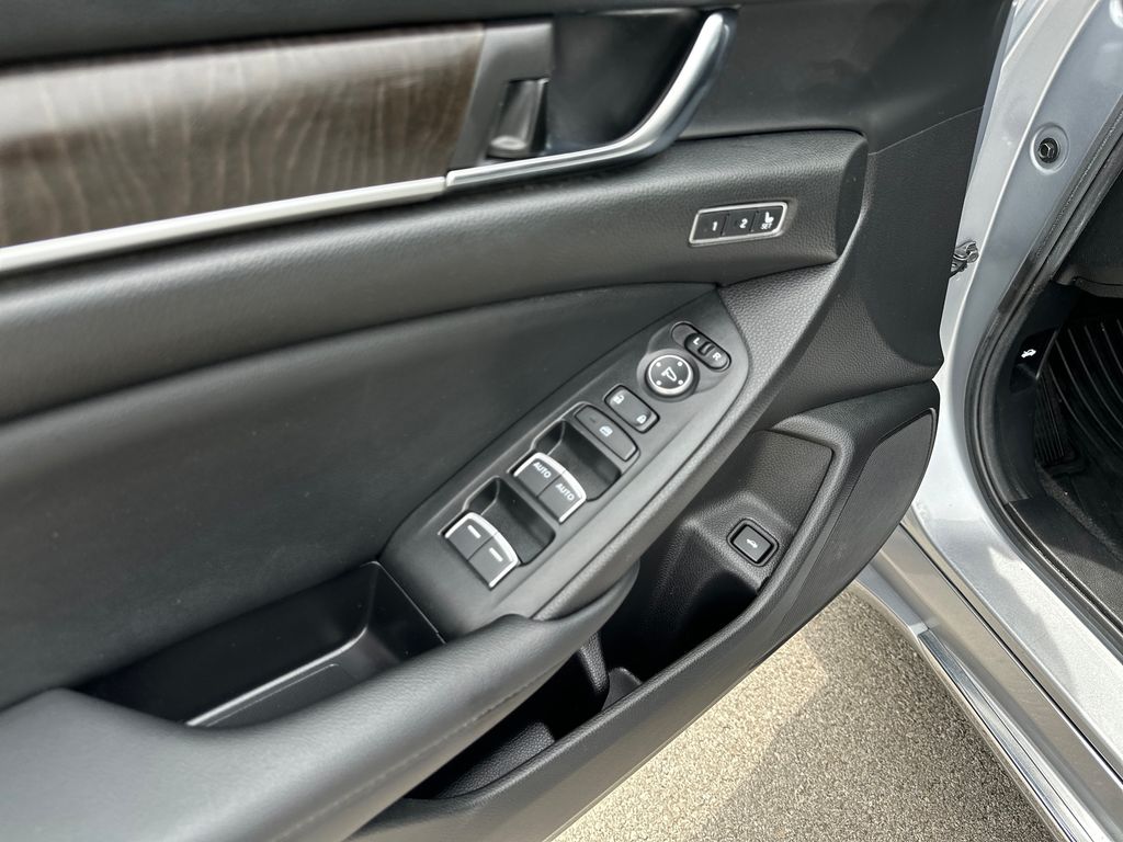 Used Car 2021 Honda Accord  Ex-l For Sale Under $25,000 In Austin, Texas