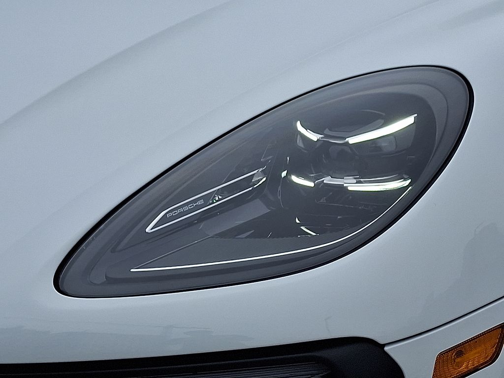 Thumbnail: 2026 Porsche Macan - 12