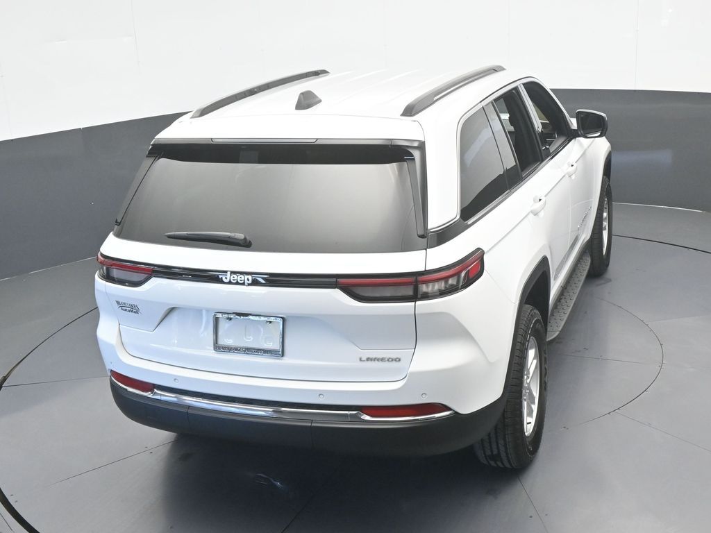 Used 2025 Bright White Clearcoat Jeep Laredo image 22