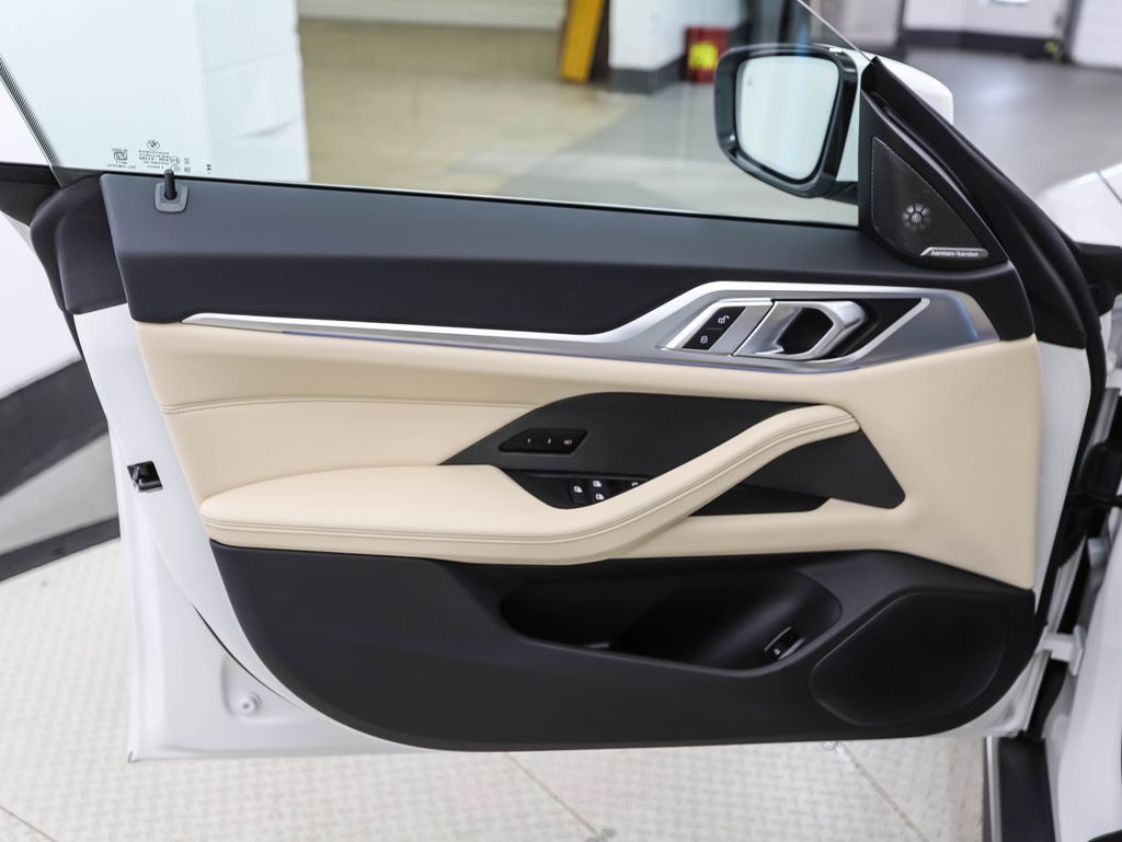 Thumbnail: 2025 BMW i4 - 10