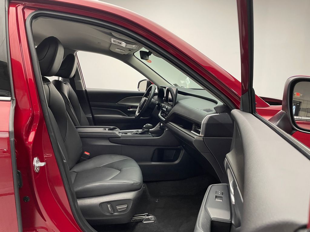 Thumbnail: 2024 Toyota Grand Highlander - 17