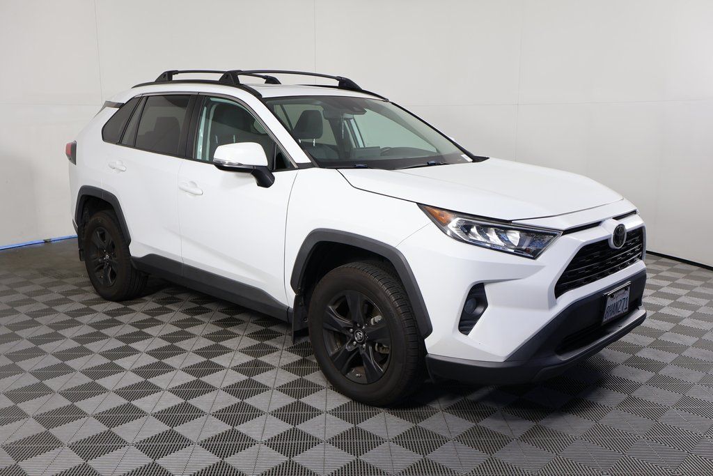 Thumbnail: 2019 Toyota RAV4 - 3