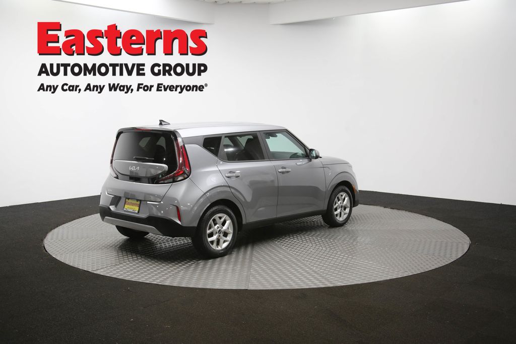 Used 2023  Kia LX image 40