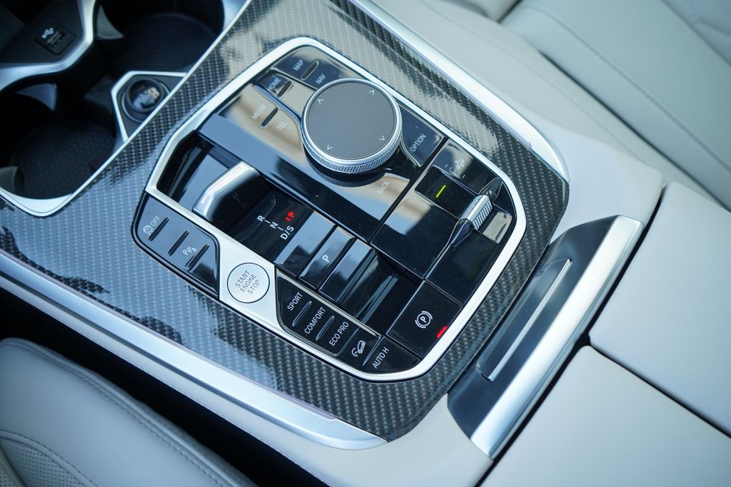 Thumbnail: 2026 BMW X7 - 18