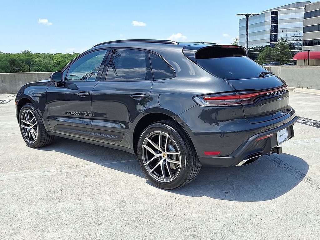 Thumbnail: 2025 Porsche Macan - 3