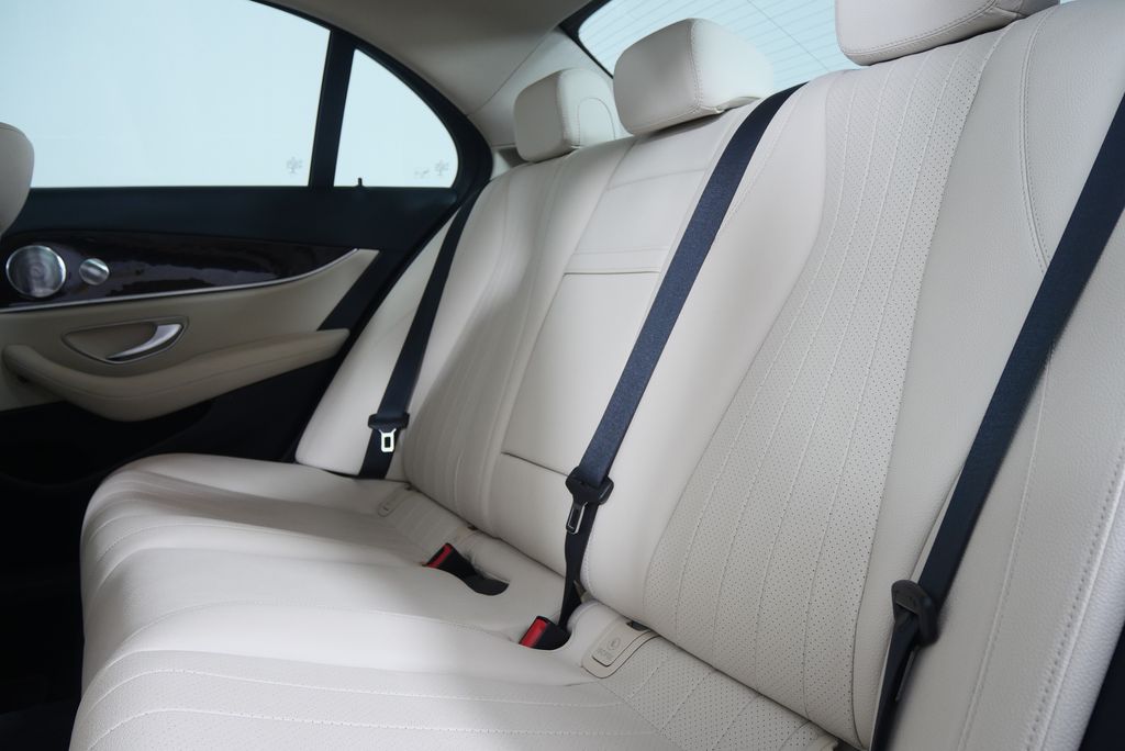 Thumbnail: 2020 Mercedes-Benz E-Class - 15